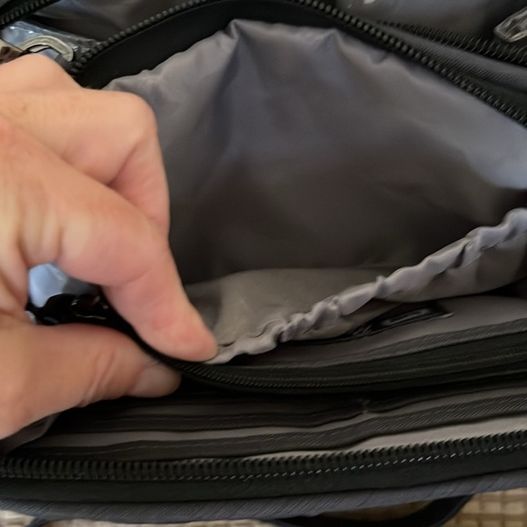 Lug Roundabout travel bag/ belt bag - Picture 5 of 7